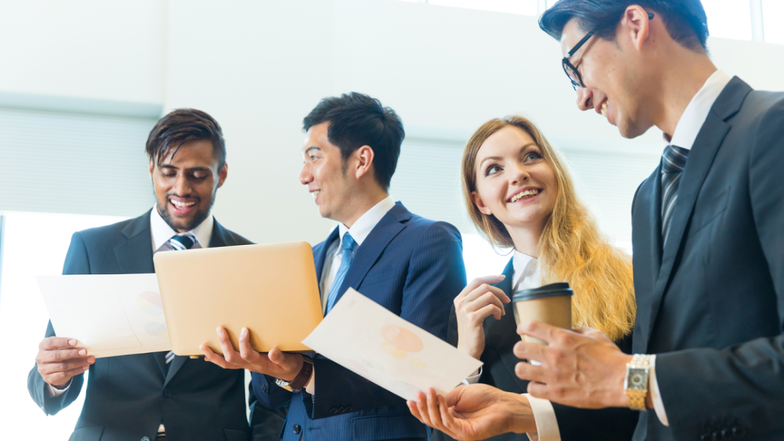 多国籍な社員が集まるオフィス