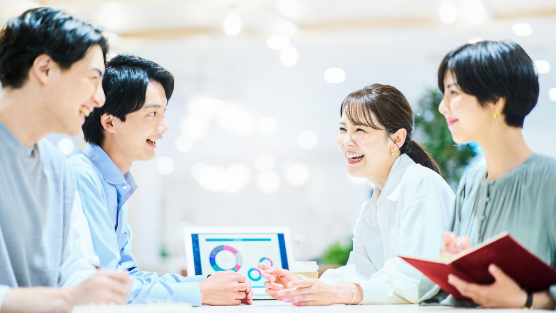 和やかな雰囲気の会議