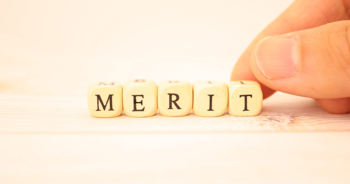 MERITと書かれたブロック