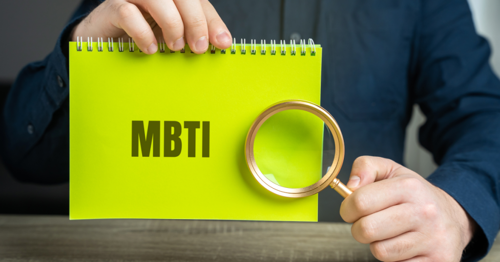 MBTIと書かれたノート