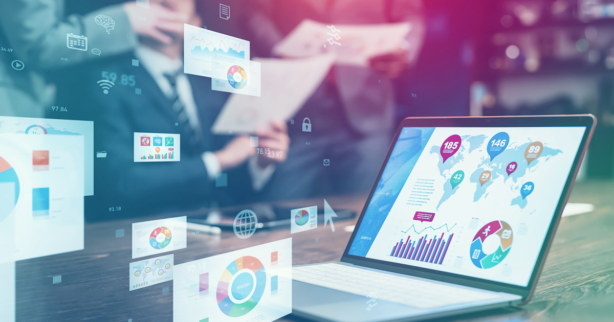 資料が映し出されたノートパソコン