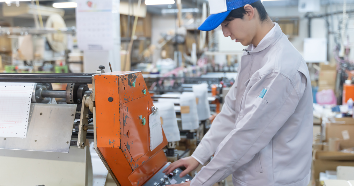 工場で働く男性