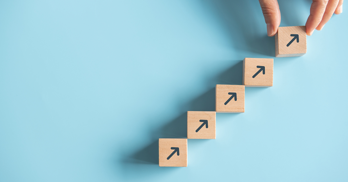 ステップアップを表す矢印ブロック