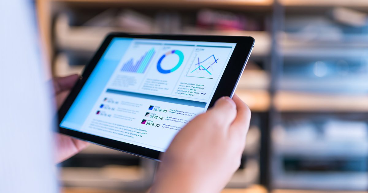 タブレットに映し出された資料
