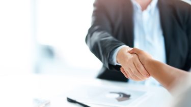 外部人材を受け入れる企業の95.9%が成果あり、99.2%が継続意向示す/アマナ調べ