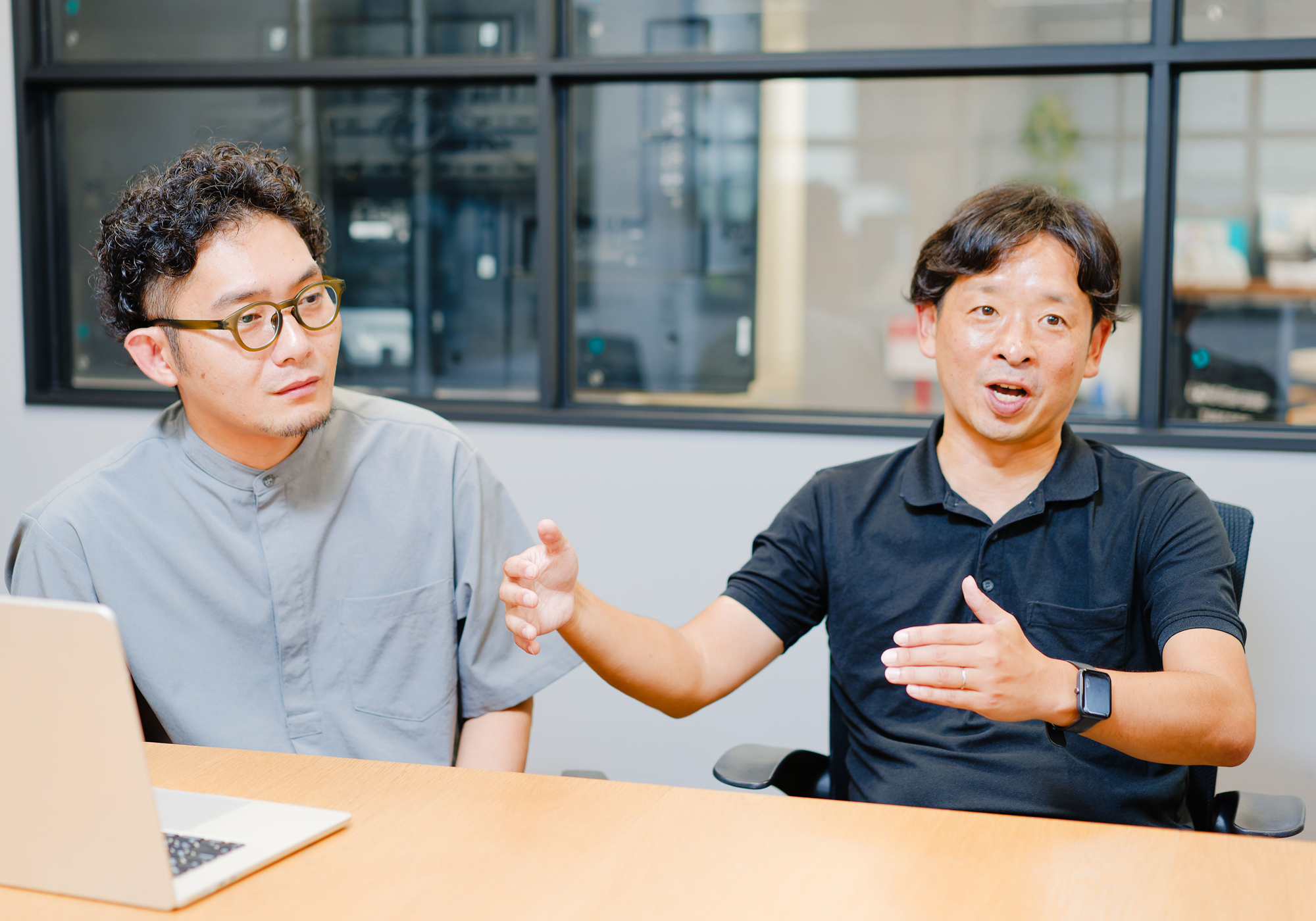 左から、株式会社タブコード代表 新田さん、グループ会社のランドガレージ代表 江口さん