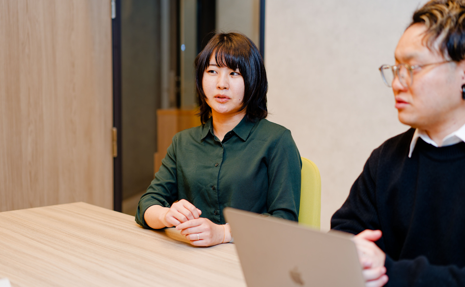 デザイナー兼ディレクターの朝比奈氏（左）と栗原氏（右）