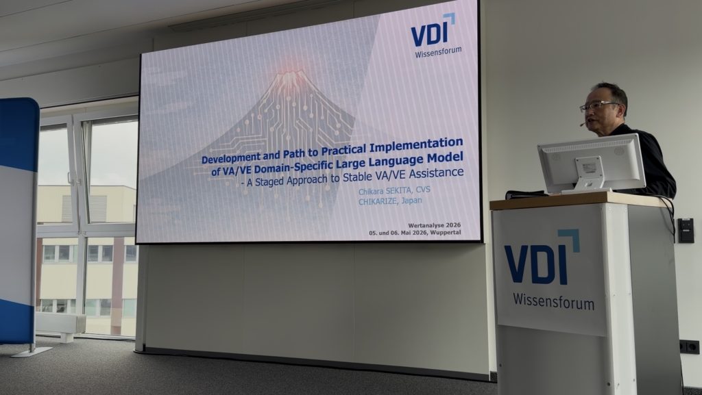 ドイツの国際フォーラム(VDI Wissensforum)にて、バリュー・エンジニアリング(VE)について研究発表を行うフリーコンサルタントの関田力さん。